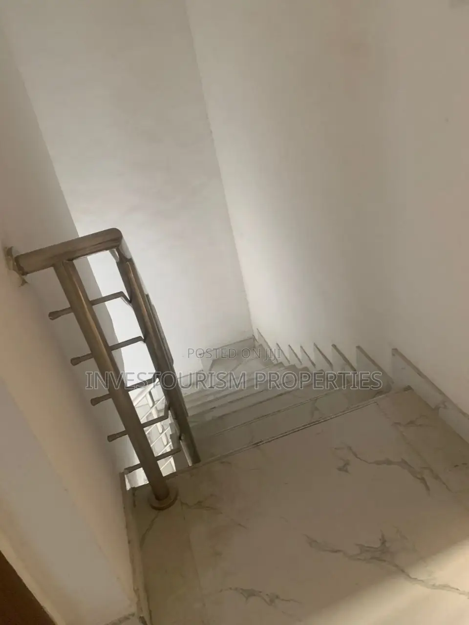 3bdrm Duplex in Metro, Off Lekki-Epe Expressway for sale