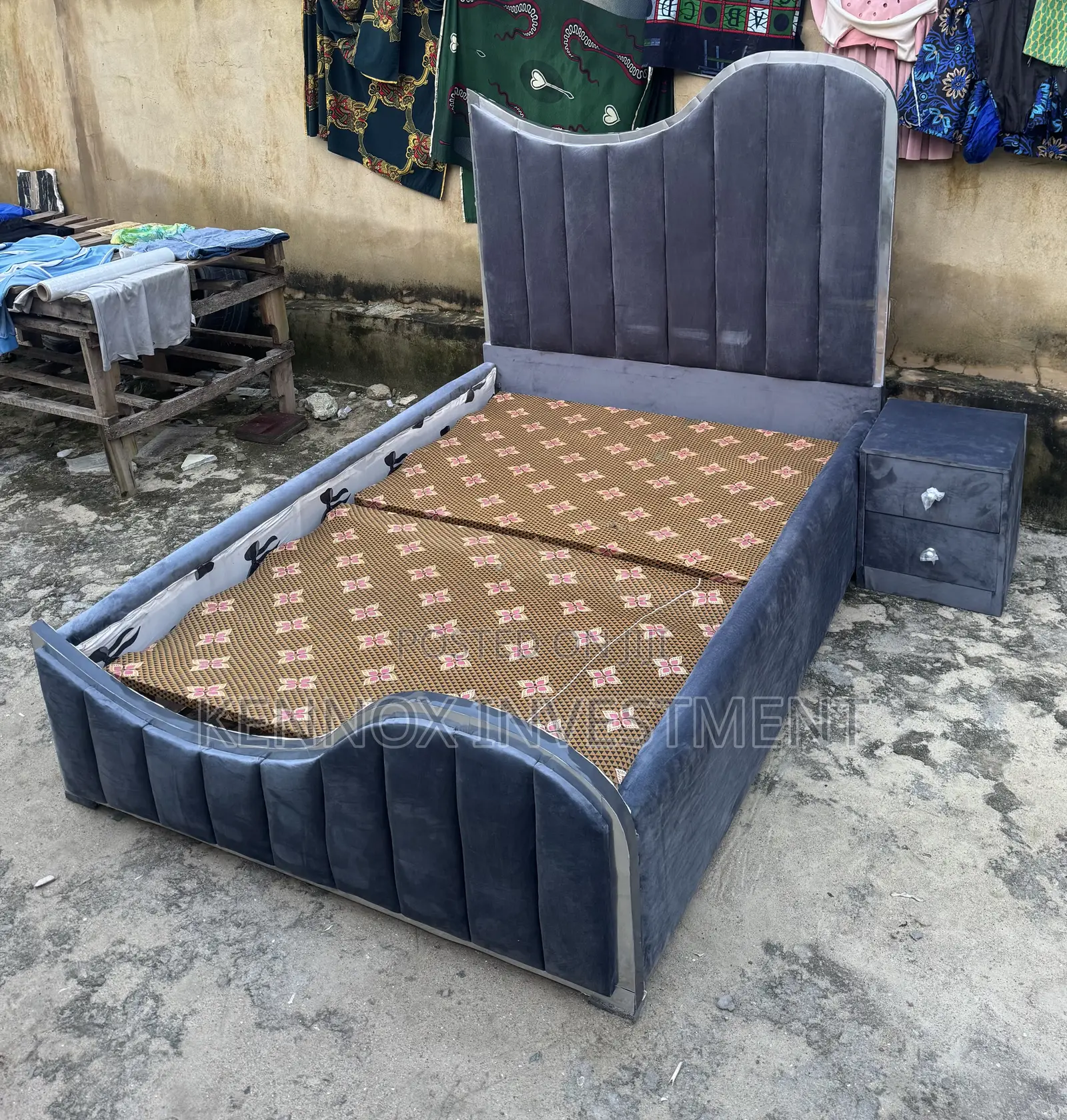 Executive 4.5 by 6 Bedframe With 1 Bedside Drawer 