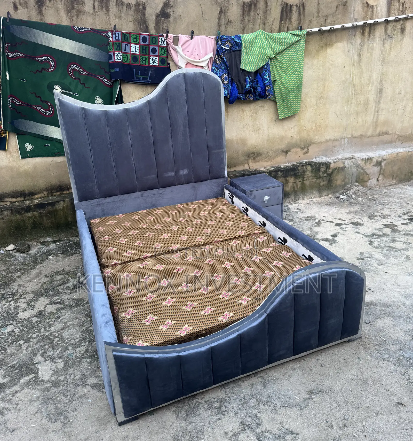 Executive 4.5 by 6 Bedframe With 1 Bedside Drawer 