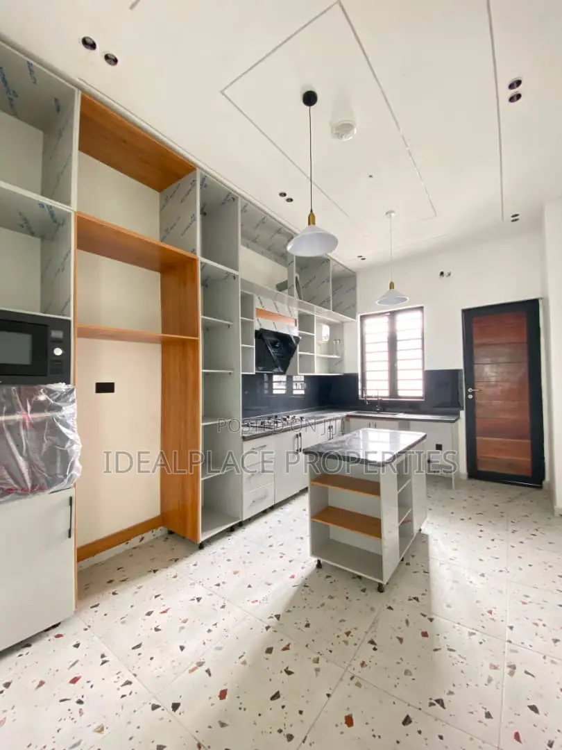 4bdrm Duplex in Lekki for sale