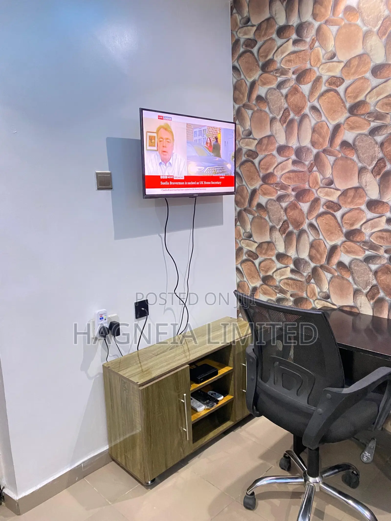 24/7 Solar Powered Tastefully Designed Apartment
