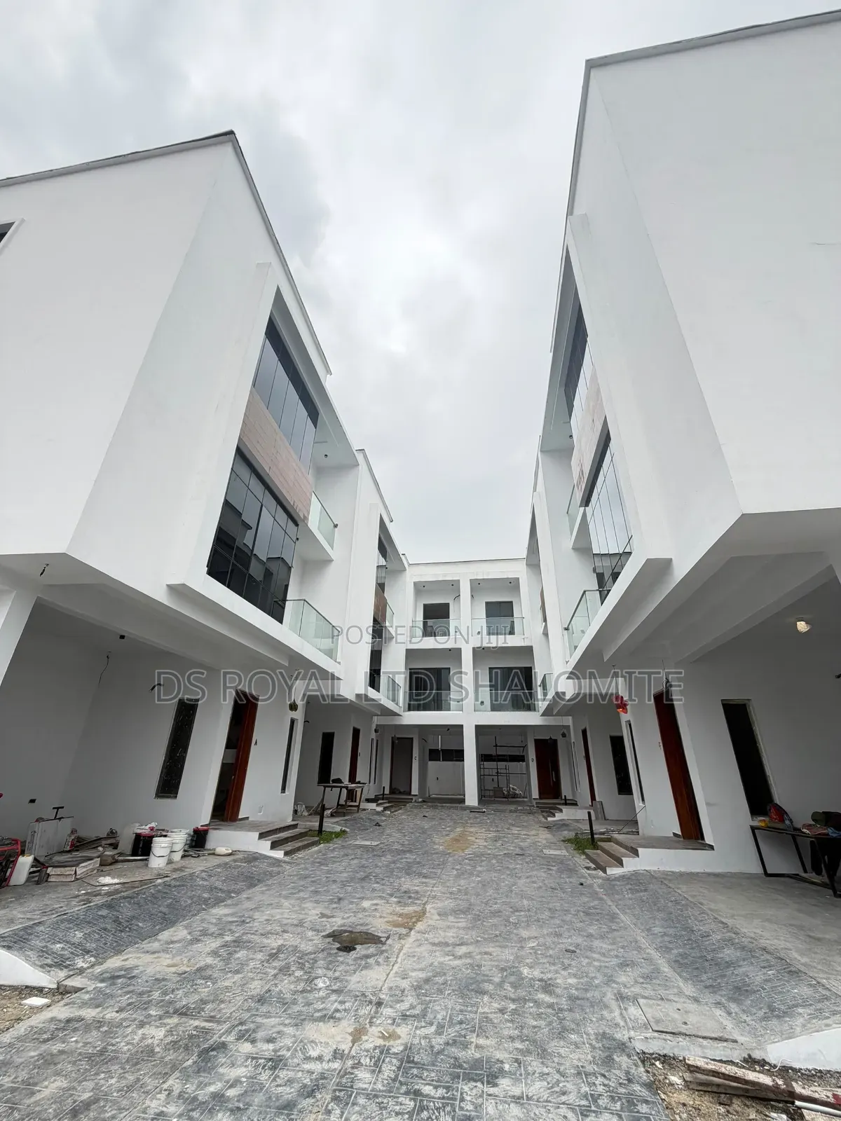 4bdrm Duplex in Lekki Phase 1 for sale