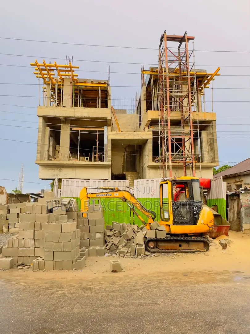 3bdrm Apartment in Yaba for sale