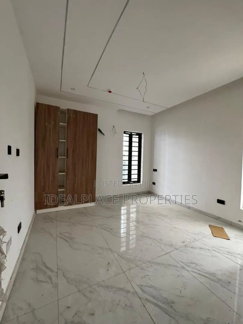 3bdrm Apartment in Ikeja GRA for sale