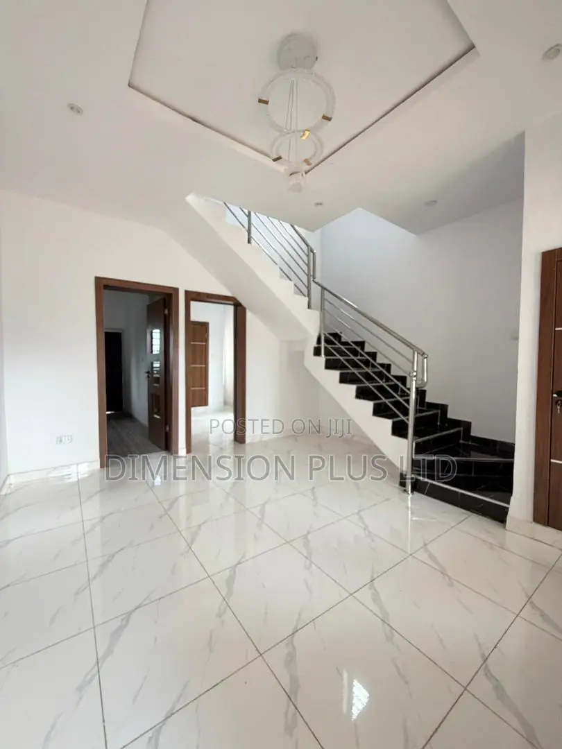 3bdrm Duplex in Ikota for sale