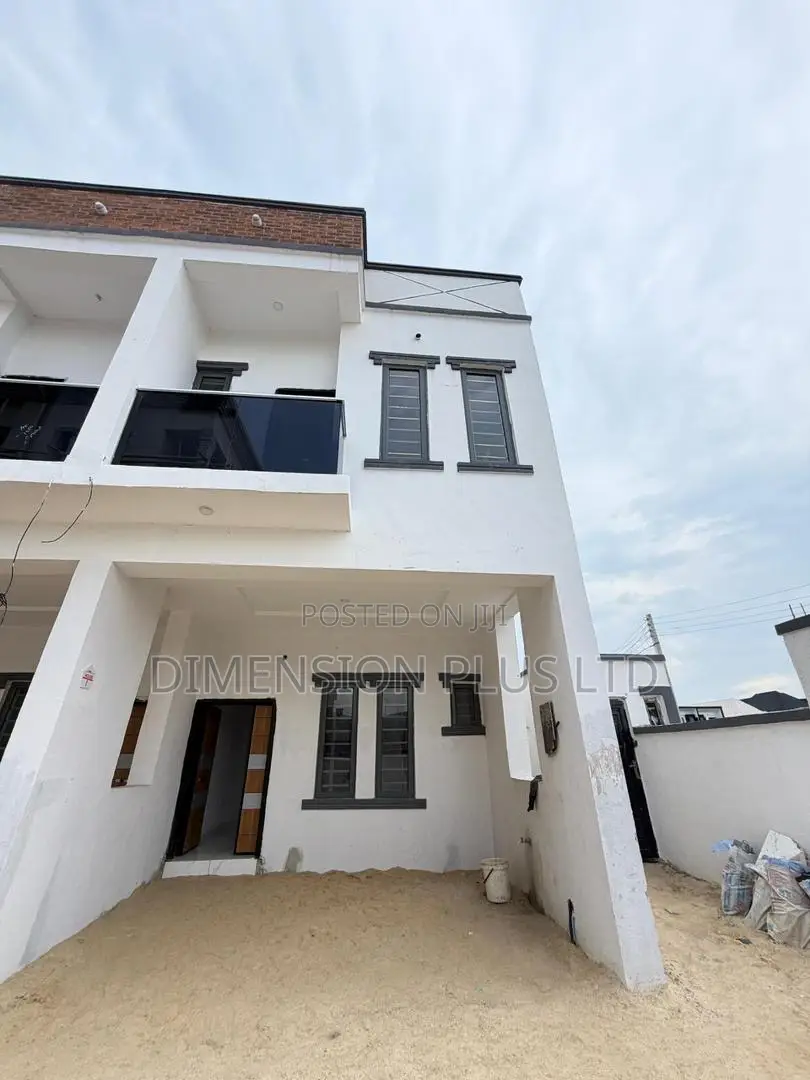 3bdrm Duplex in Ikota for sale