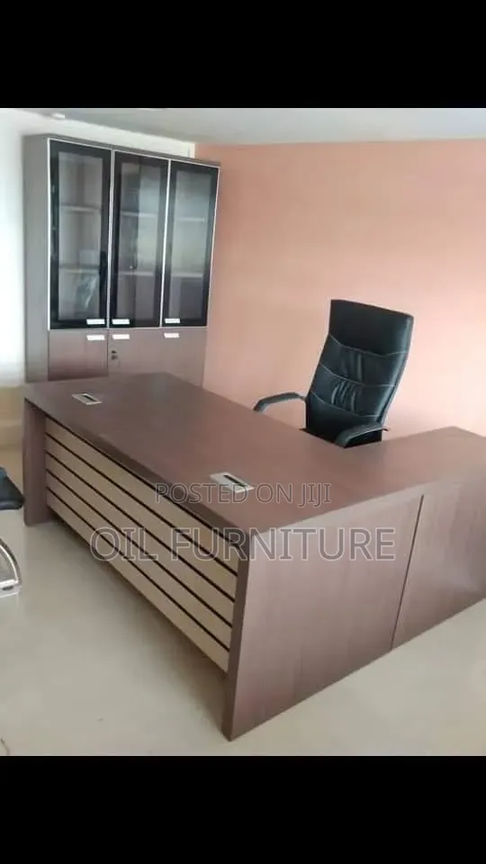 Premium Executive Office Table With Built-in Cable Grommets 1.6meter