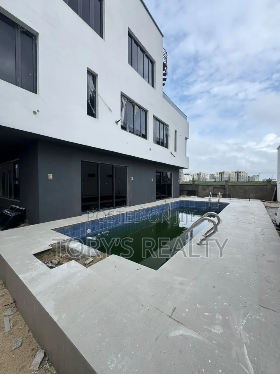 4bdrm Duplex in Lekki Phase 1 for sale
