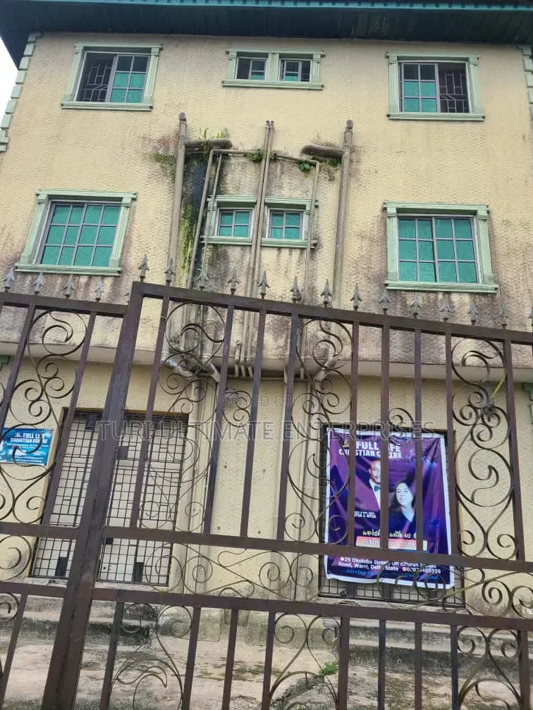 2bdrm Block of Flats in Uvwie for sale