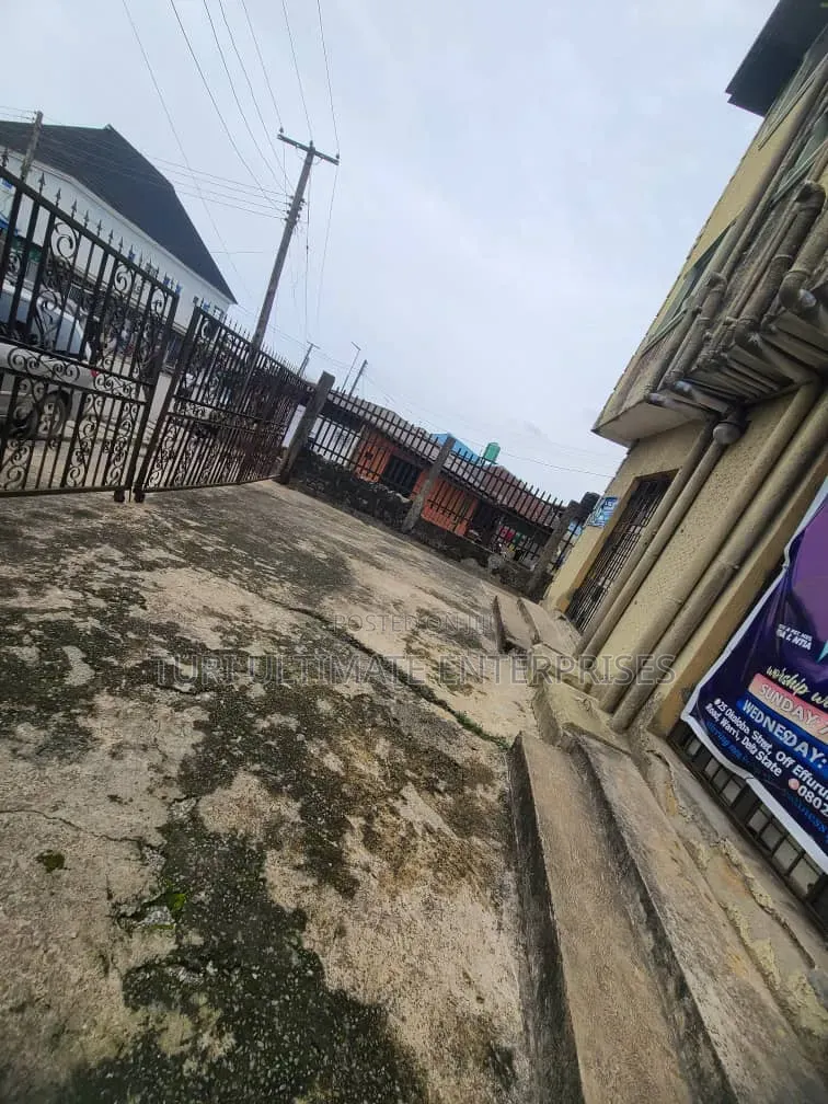 2bdrm Block of Flats in Uvwie for sale