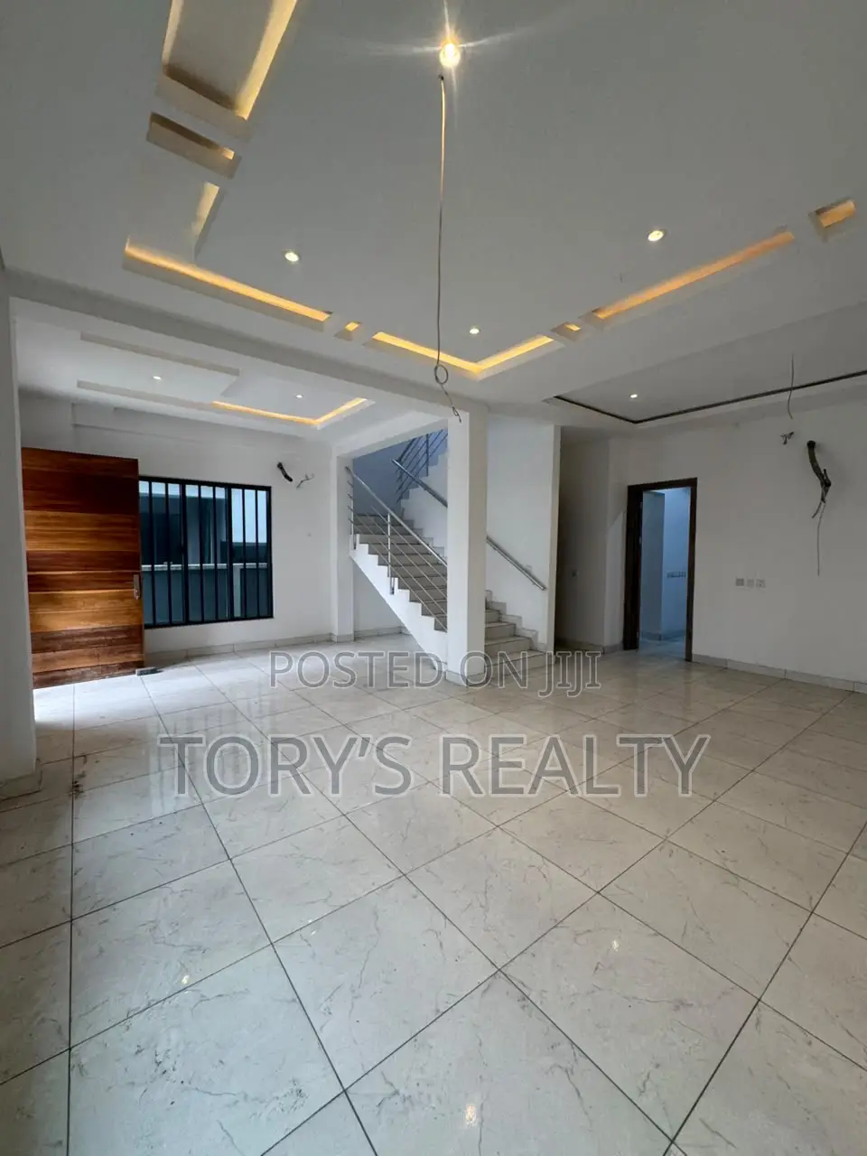 5bdrm Duplex in Osapa london for sale