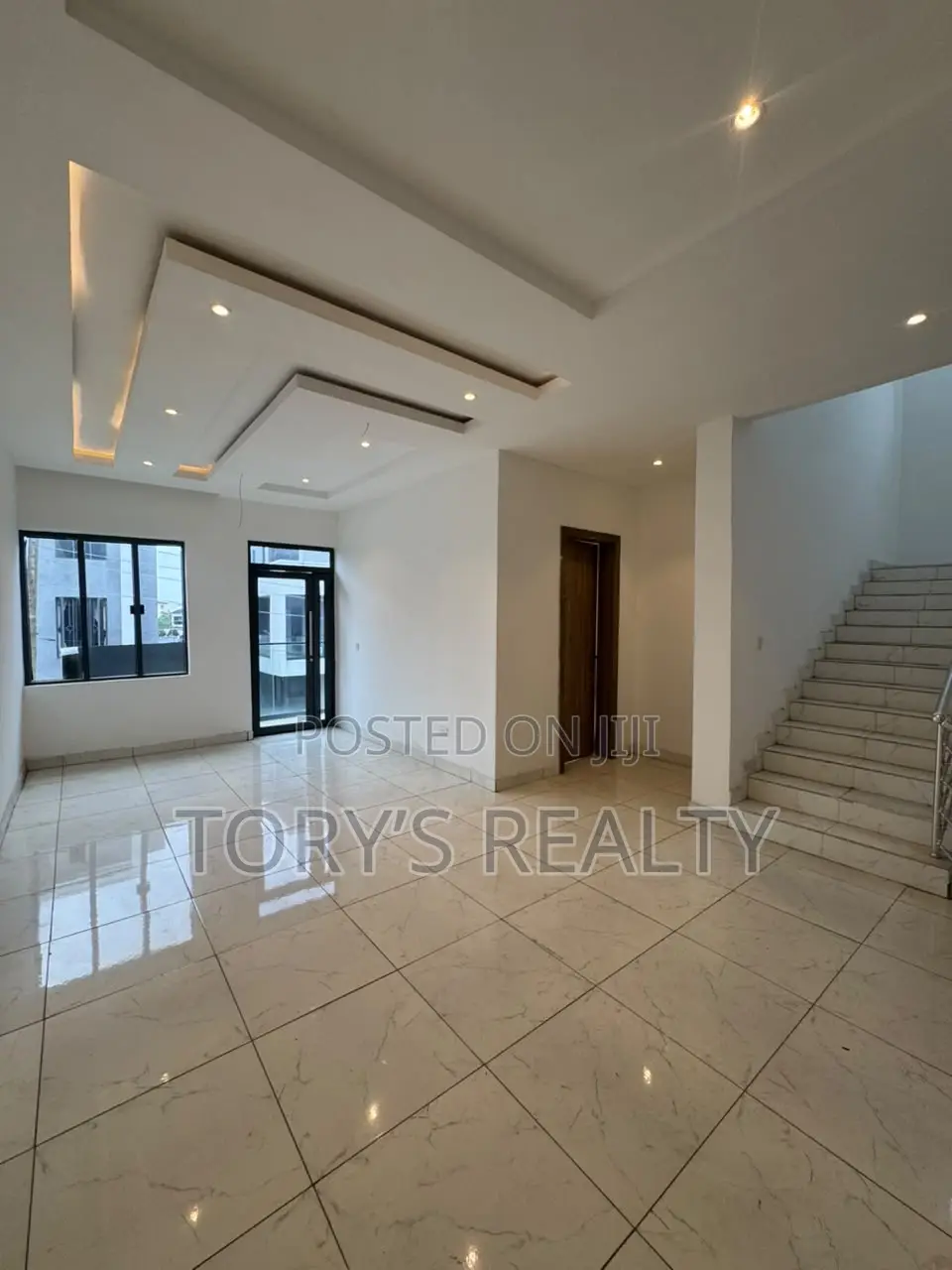 5bdrm Duplex in Osapa london for sale