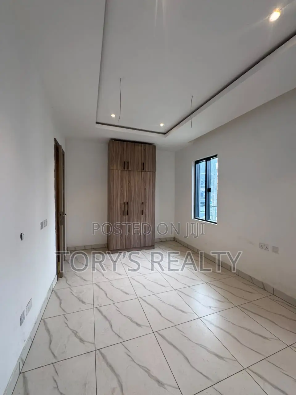 5bdrm Duplex in Osapa london for sale