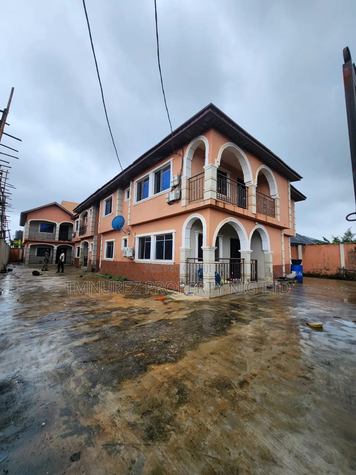 20bdrm Apartment in Ijede / Ikorodu for sale