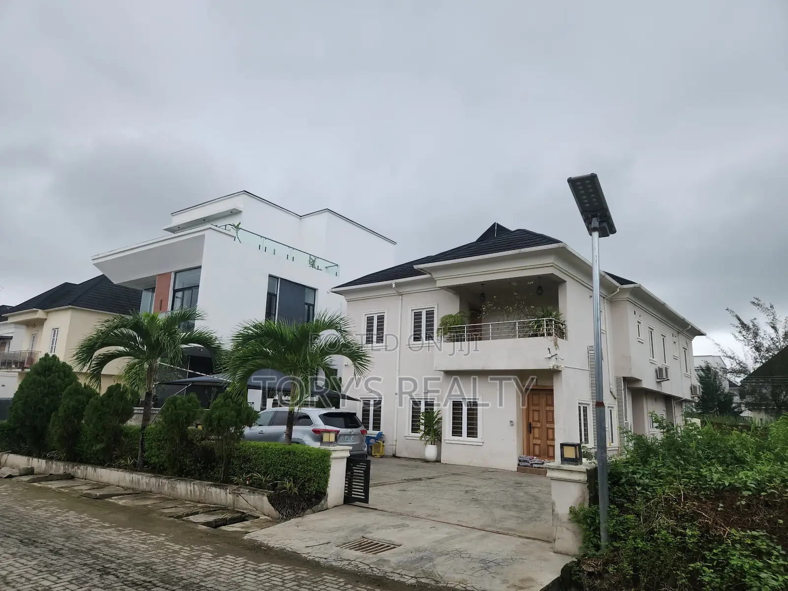 4bdrm Duplex in Ikota for sale