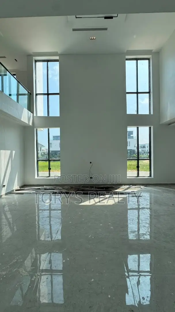 5bdrm Duplex in Ikate for sale