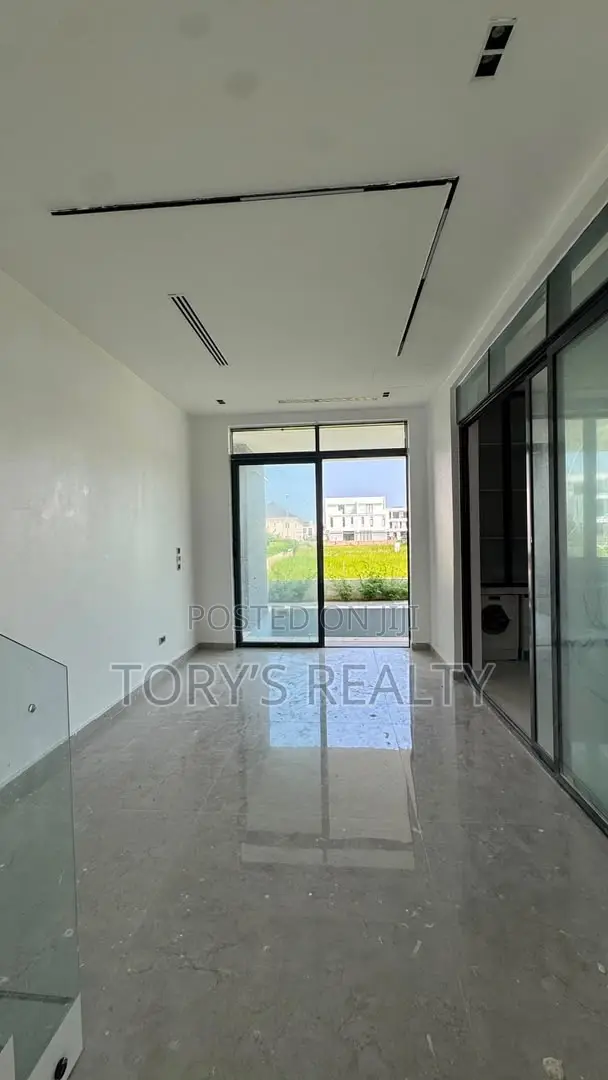 5bdrm Duplex in Ikate for sale