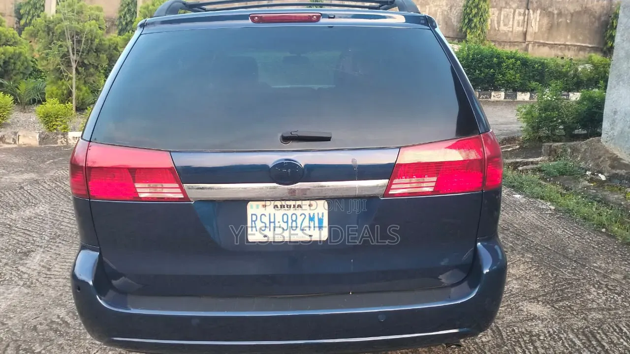 Toyota Sienna 2005 Blue