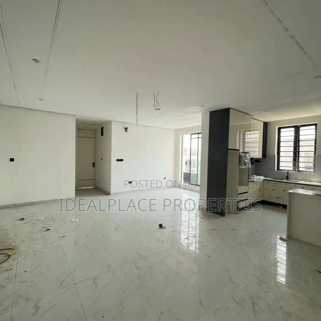 2bdrm Apartment in Lekki Phase 1 for sale