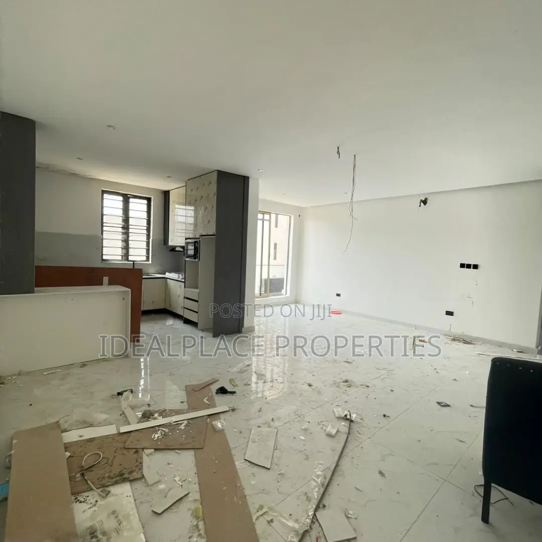 2bdrm Apartment in Lekki Phase 1 for sale