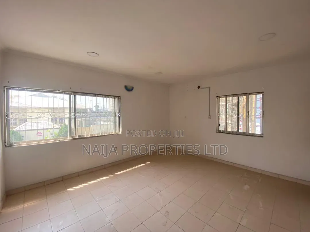 5bdrm Duplex in Off Ligali Ayorinde for sale