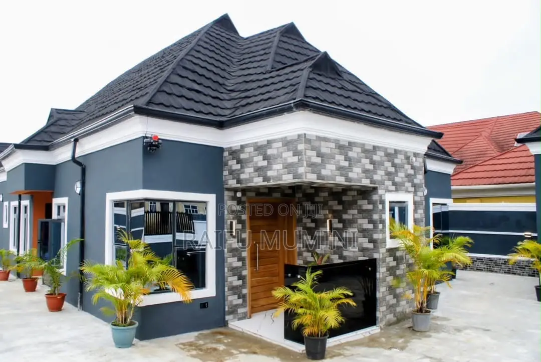 3bdrm Bungalow in Olusetan Estate, Akala Express for sale
