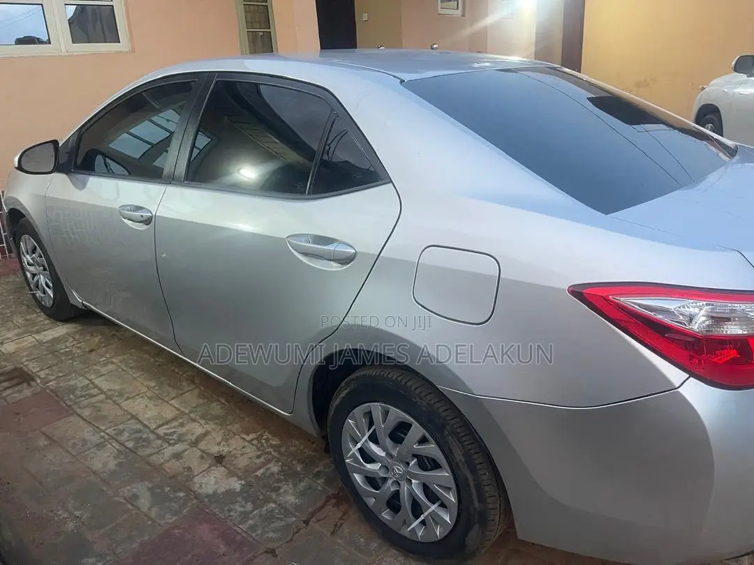 Toyota Corolla LE 4dr Sedan (1.8L 4cyl CVT) 2015 Gray