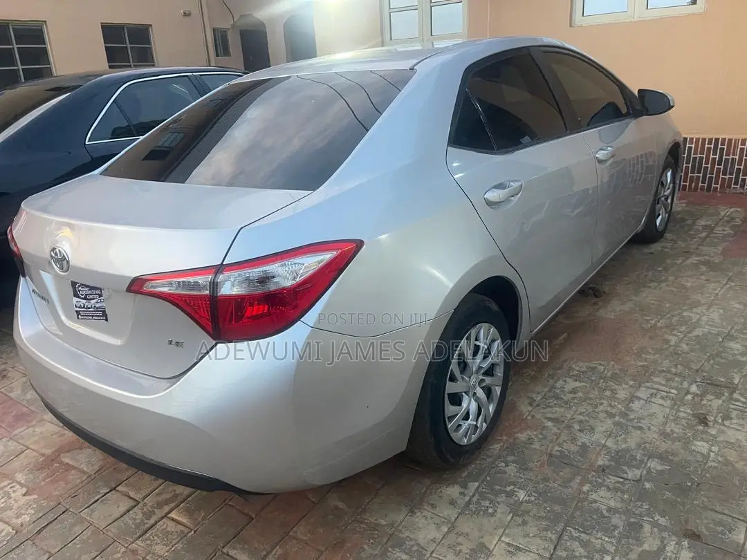 Toyota Corolla LE 4dr Sedan (1.8L 4cyl CVT) 2015 Gray