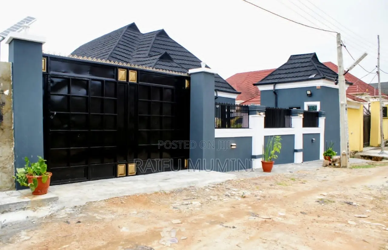 3bdrm Bungalow in Olusetan Estate, Akala Express for sale