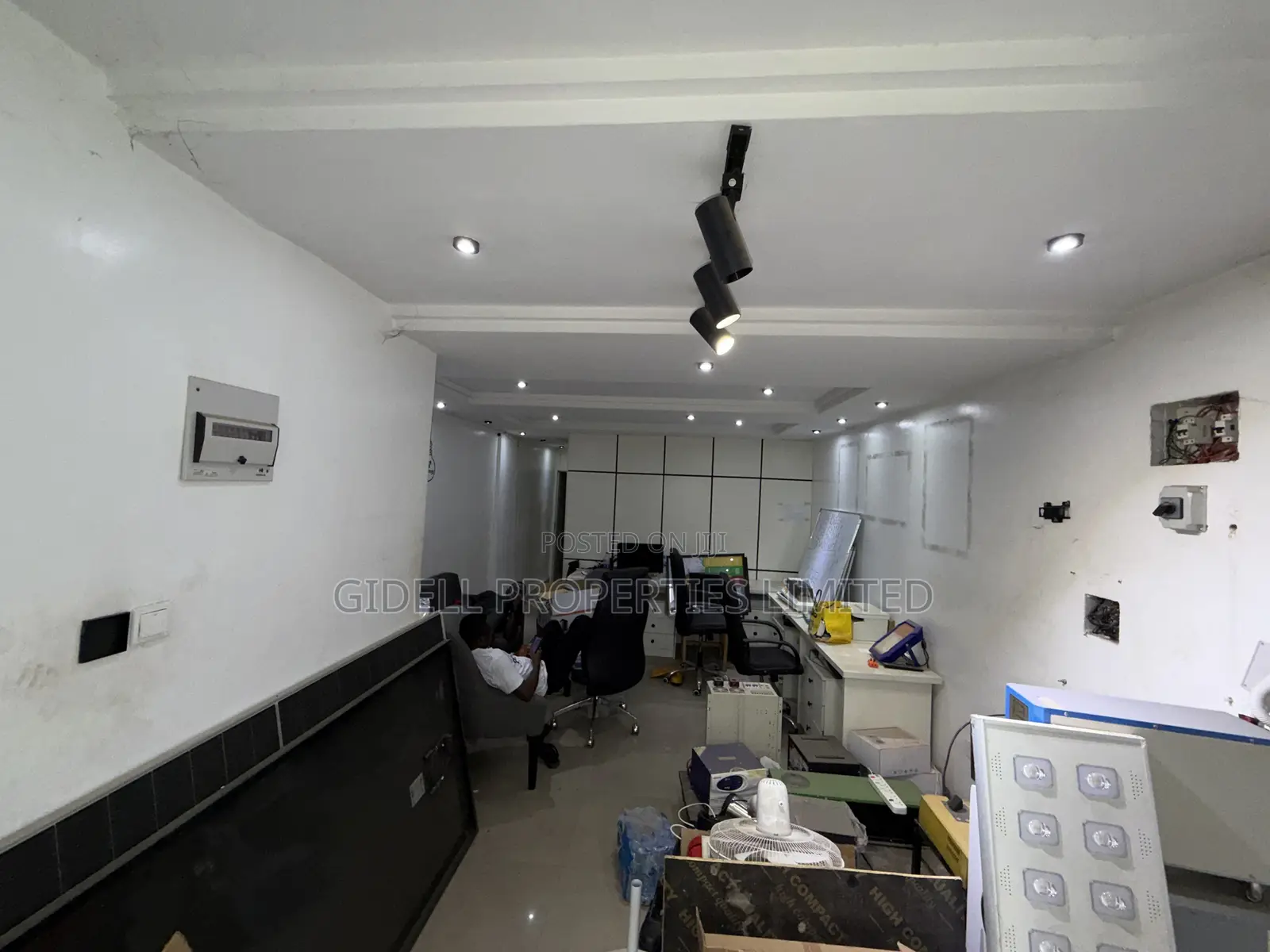 40SQM Shop / Office Space on the Ground Floor