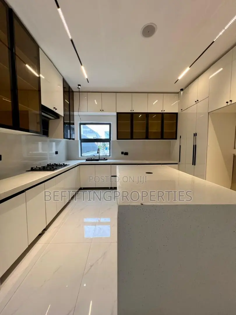 5bdrm Duplex in Lekki for sale