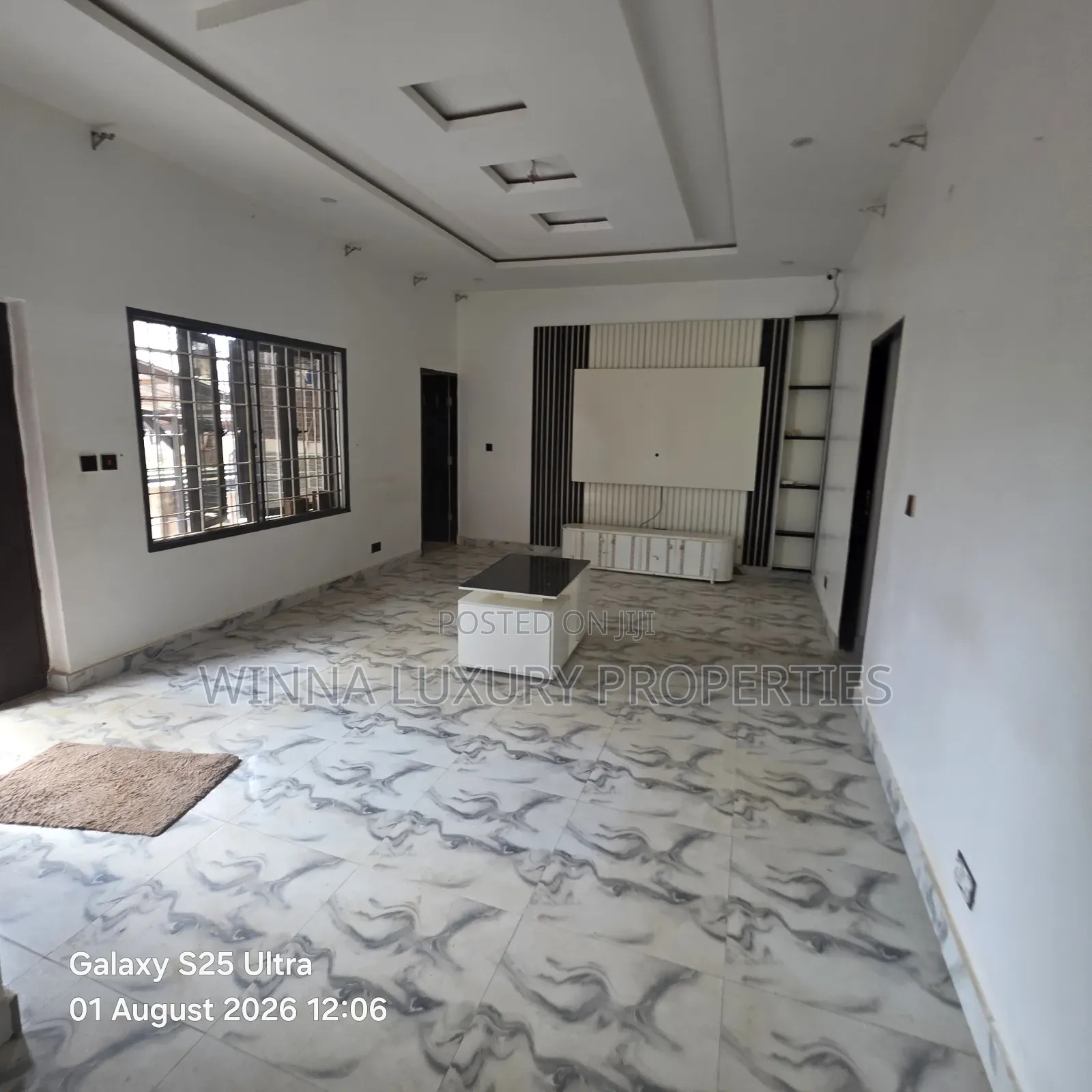 3bdrm Townhouse / Terrace in Along Von Axis, Lugbe District for rent