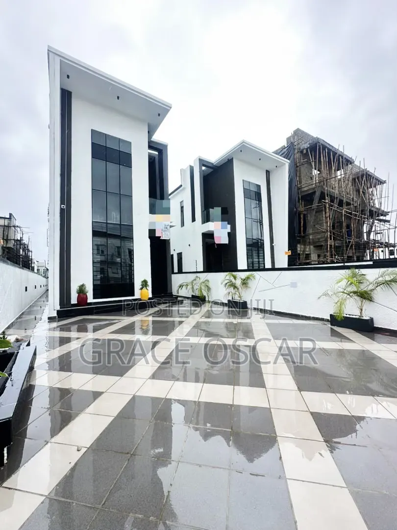 5bdrm Duplex in Ikota for sale