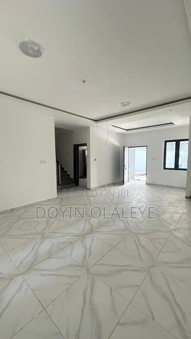 4bdrm Townhouse/Terrace in Ikota for sale