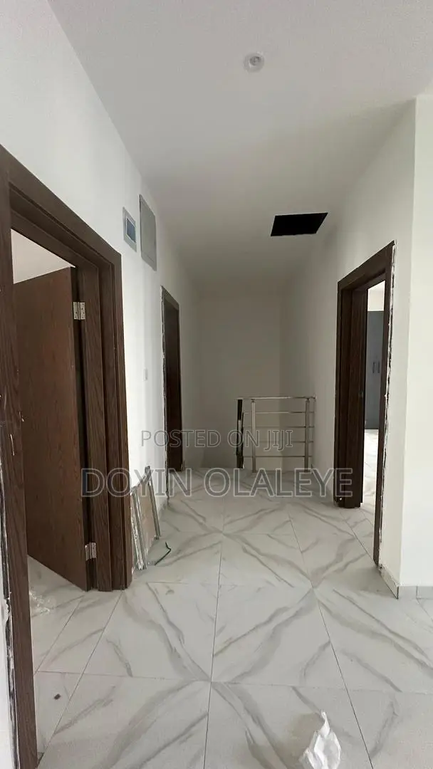 4bdrm Townhouse/Terrace in Ikota for sale