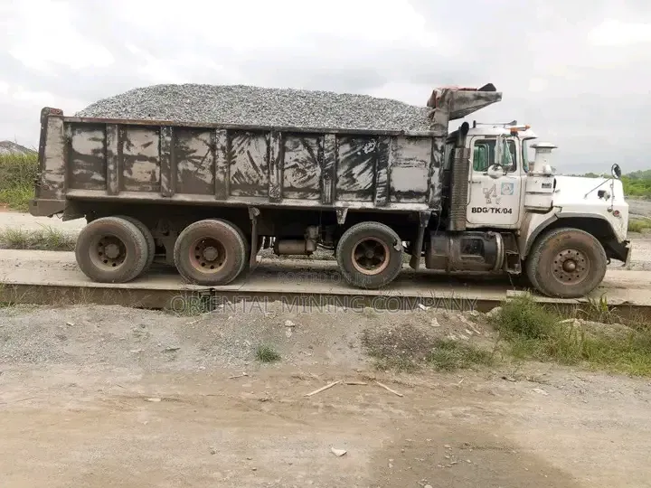 Iron Black Chippings/Granite PH | Delivery Available`