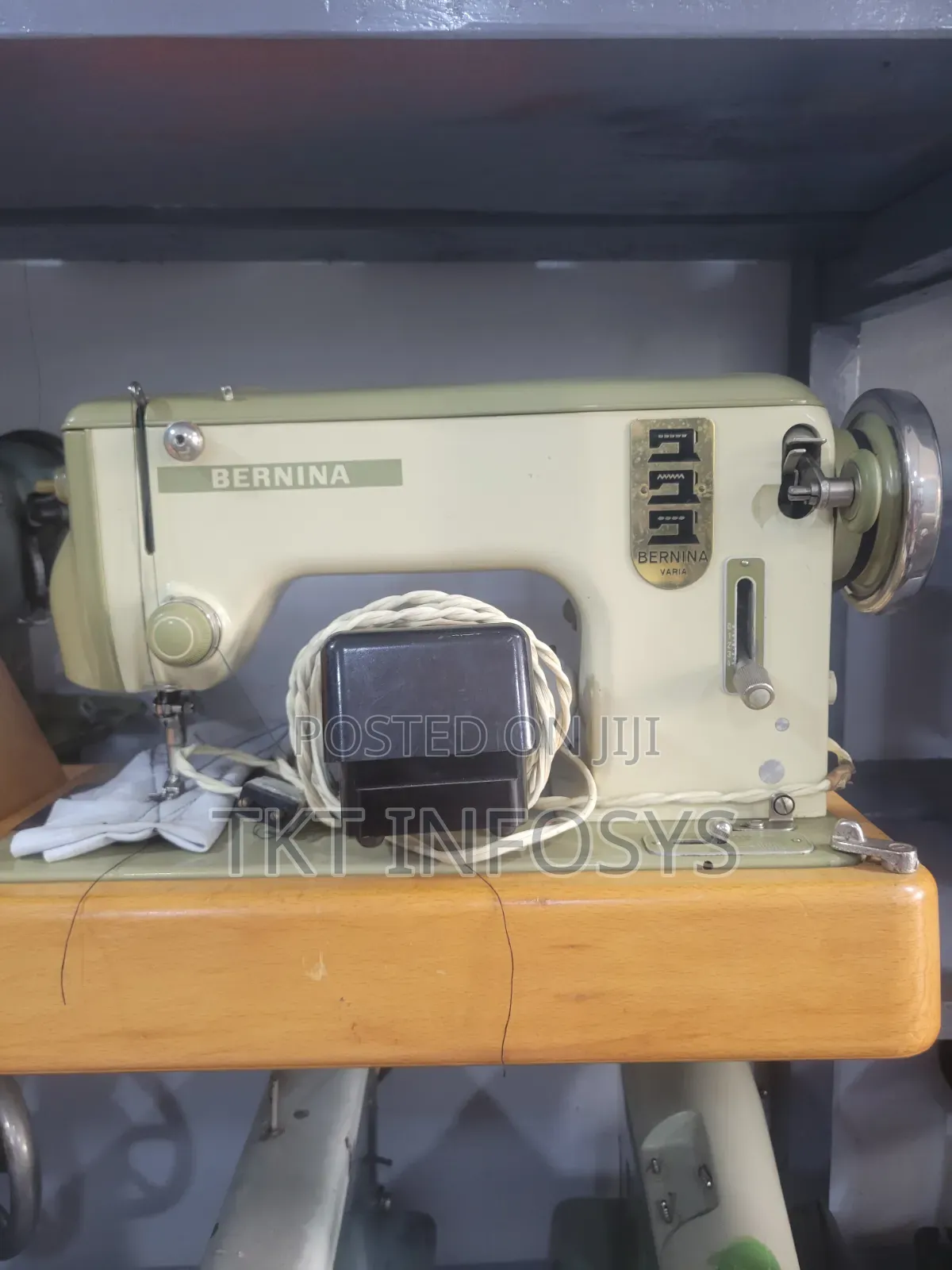 BERNINA Electric and Manual Leather Machine