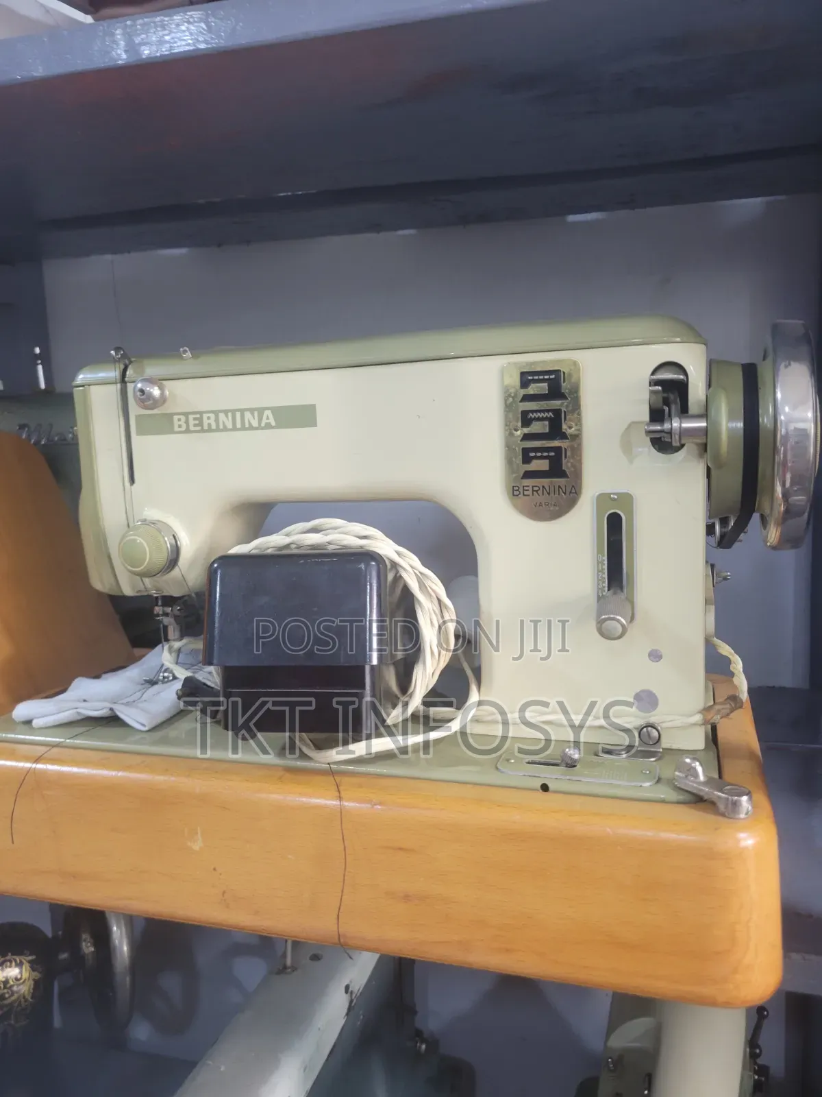 BERNINA Electric and Manual Leather Machine