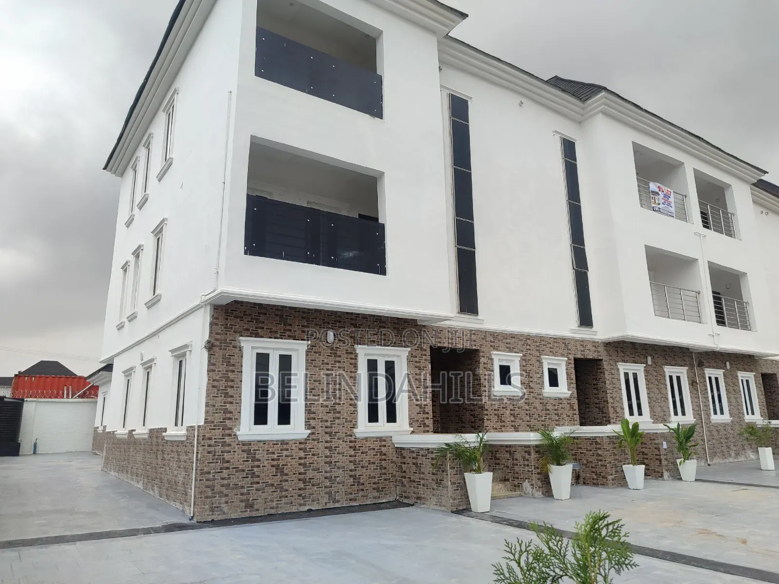 5bdrm Townhouse / Terrace in Mabushi for rent