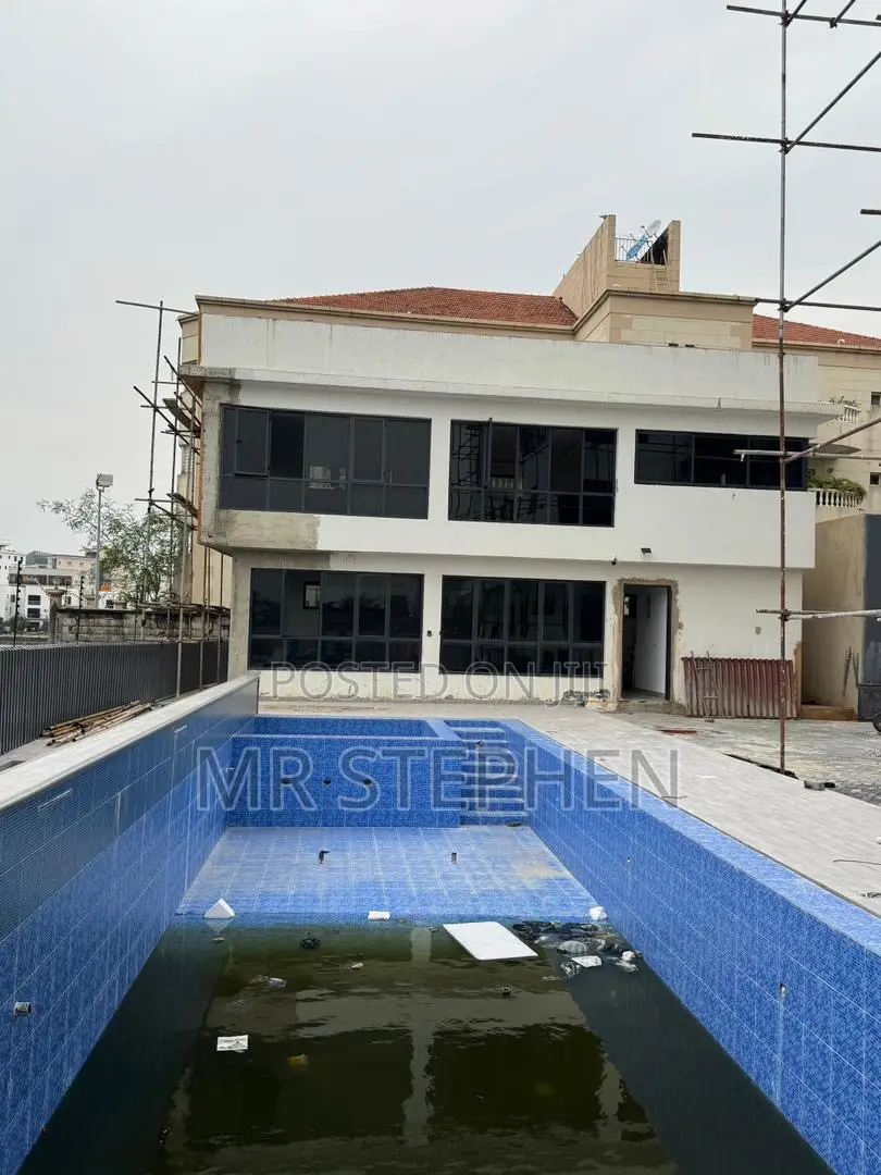 4bdrm Penthouse in Banana Island for sale
