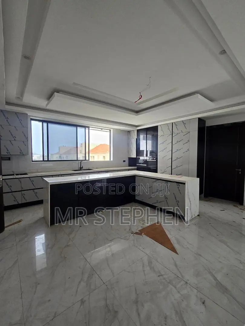 4bdrm Penthouse in Banana Island for sale