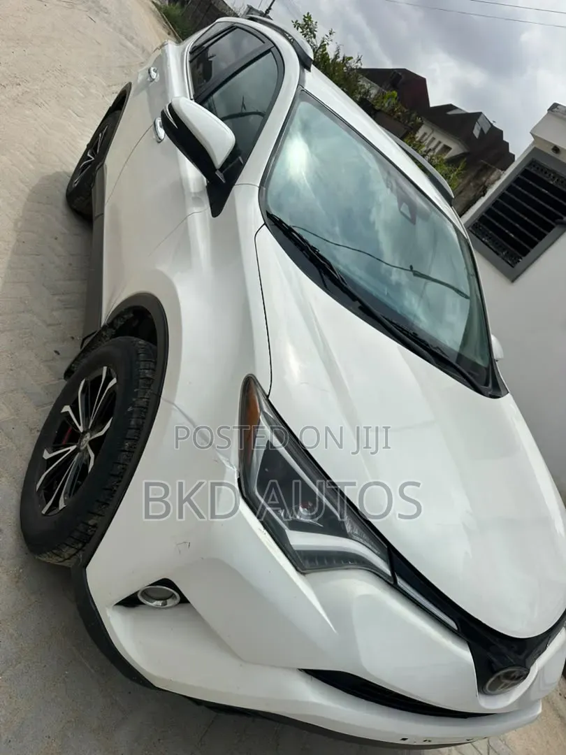 Toyota RAV4 LE AWD (2.5L 4cyl 6A) 2017 White