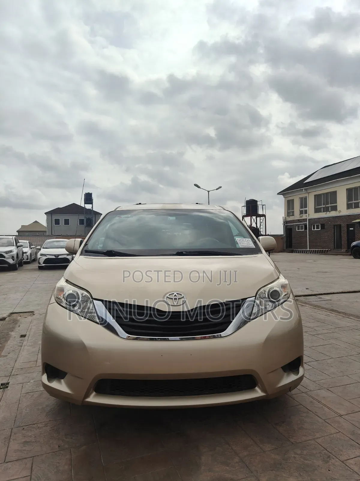 Toyota Sienna 2012 Gold