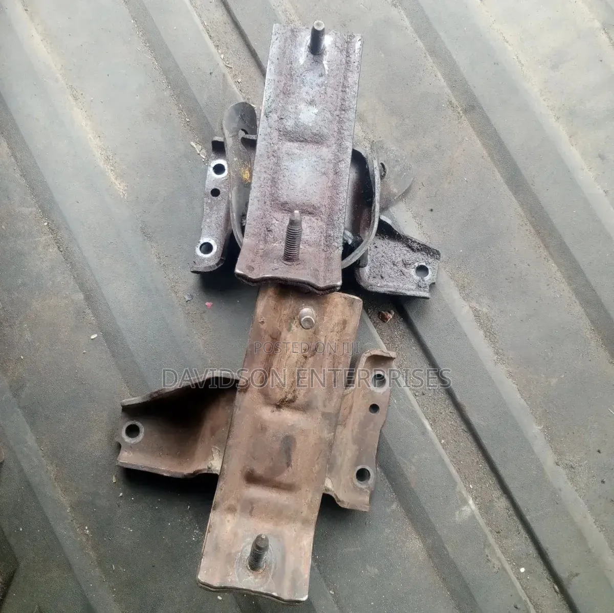 Engine Seating/Mounting Ford Econoline V8