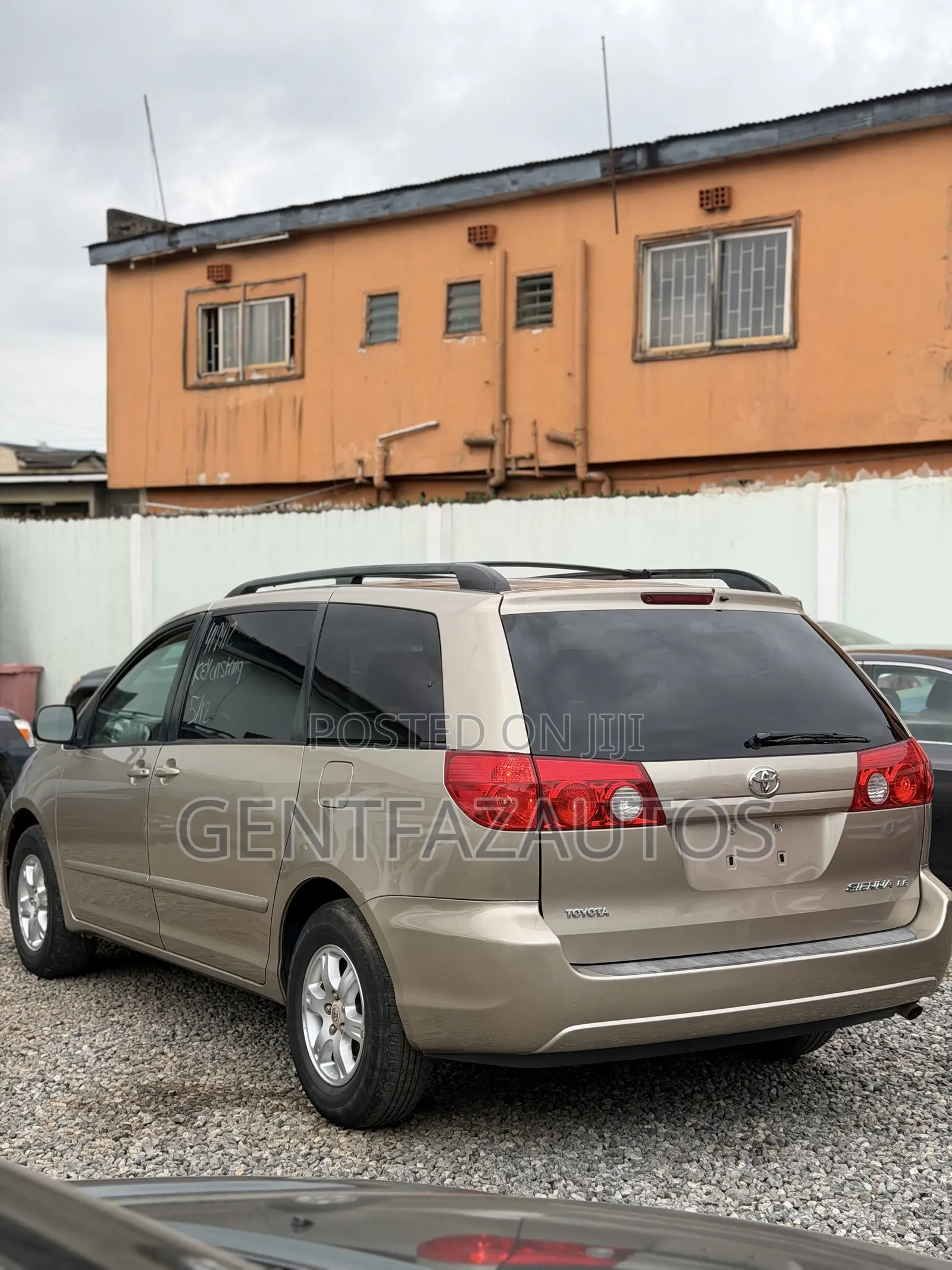 Toyota Sienna LE FWD 2006 Gold