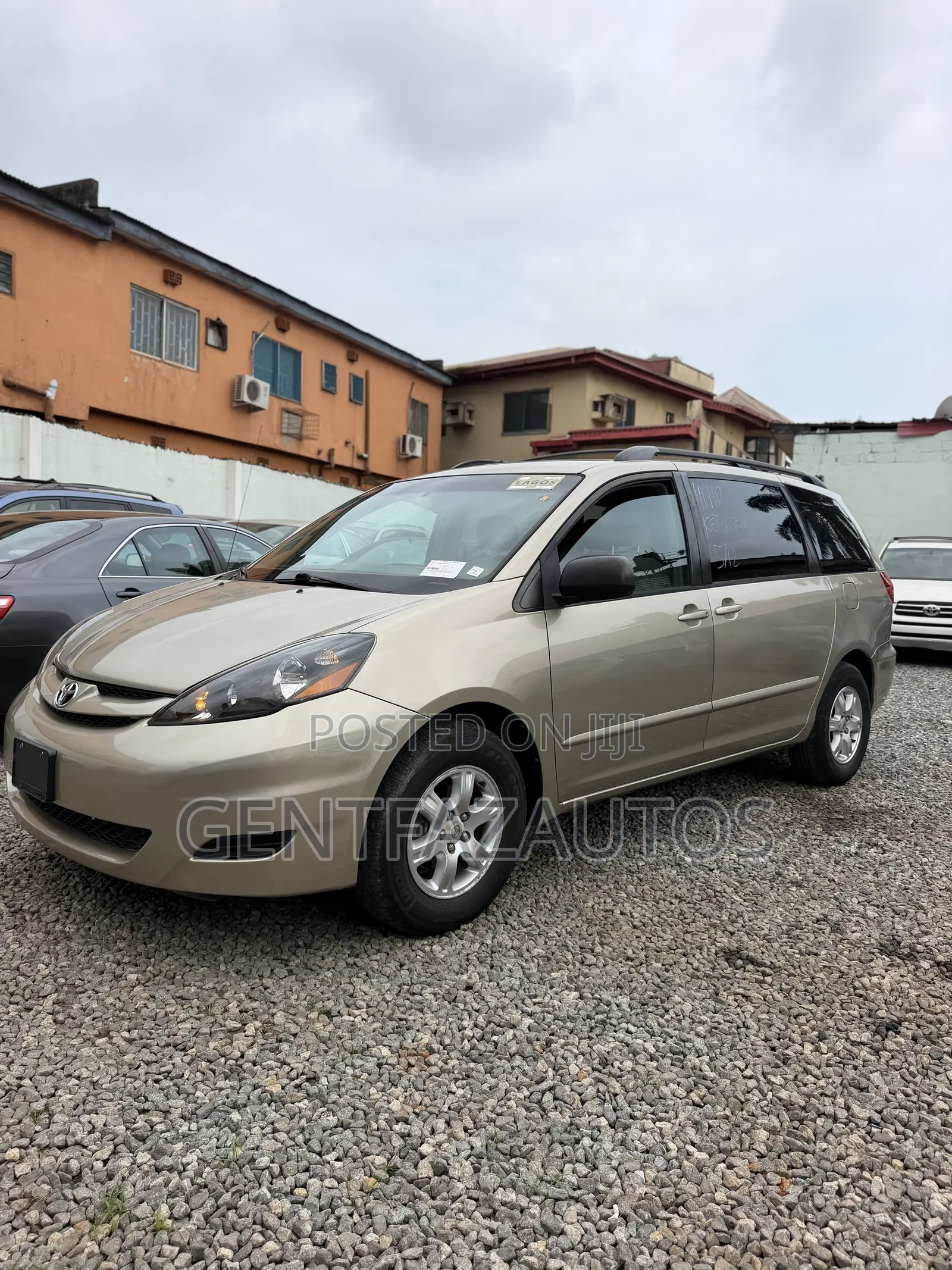 Toyota Sienna LE FWD 2006 Gold