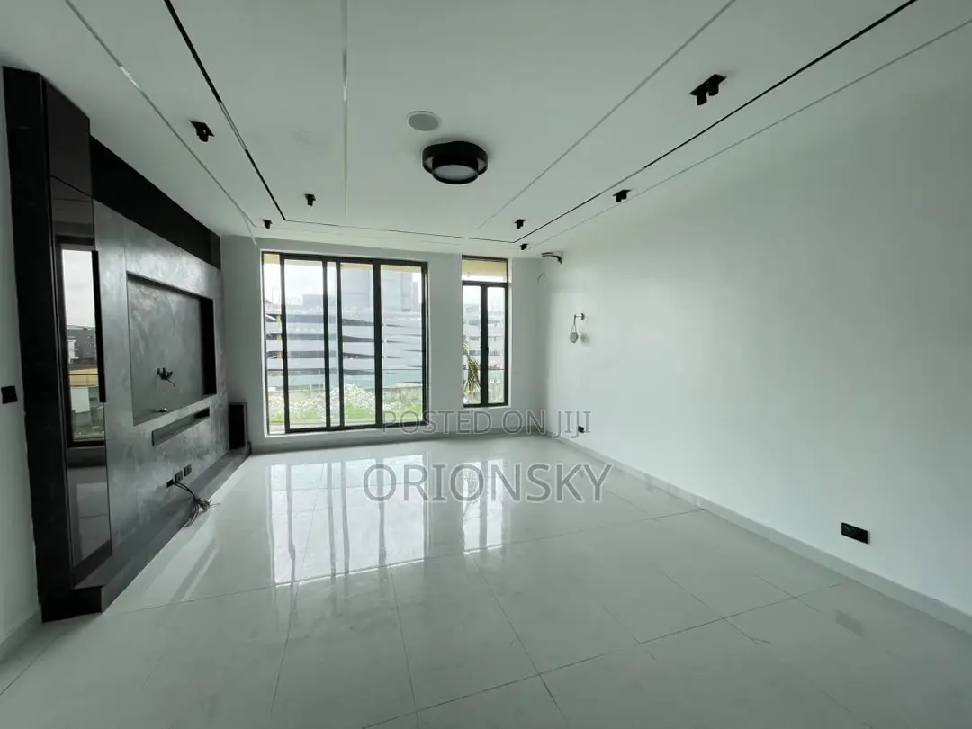 5bdrm Duplex in Lekki Phase 1 for sale