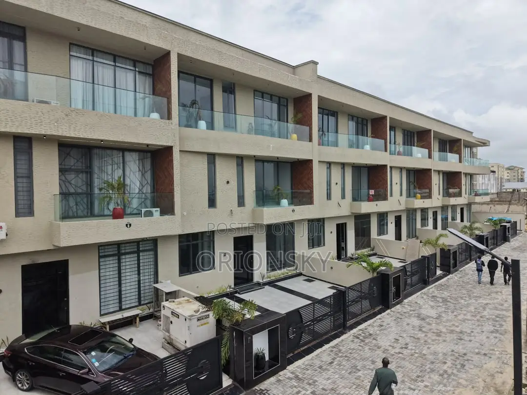5bdrm Duplex in Lekki Phase 1 for sale