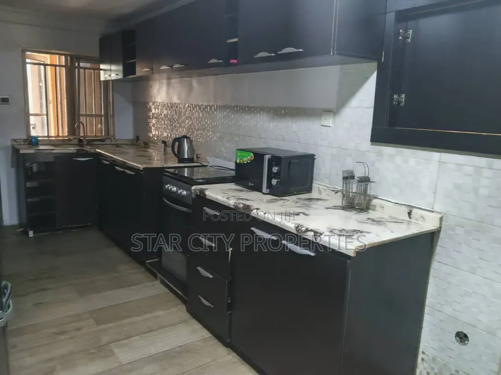 3bdrm Apartment in Ikeja Gra for rent