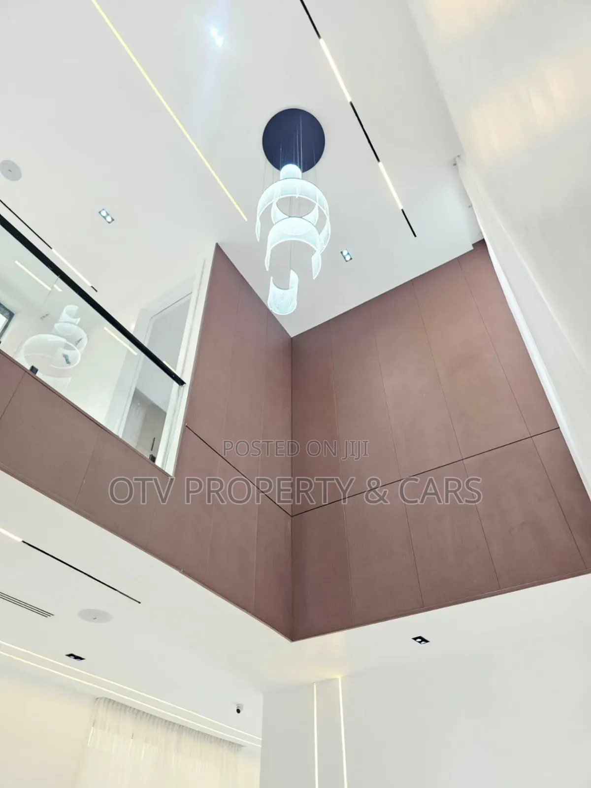 5bdrm Duplex in Chevron for sale